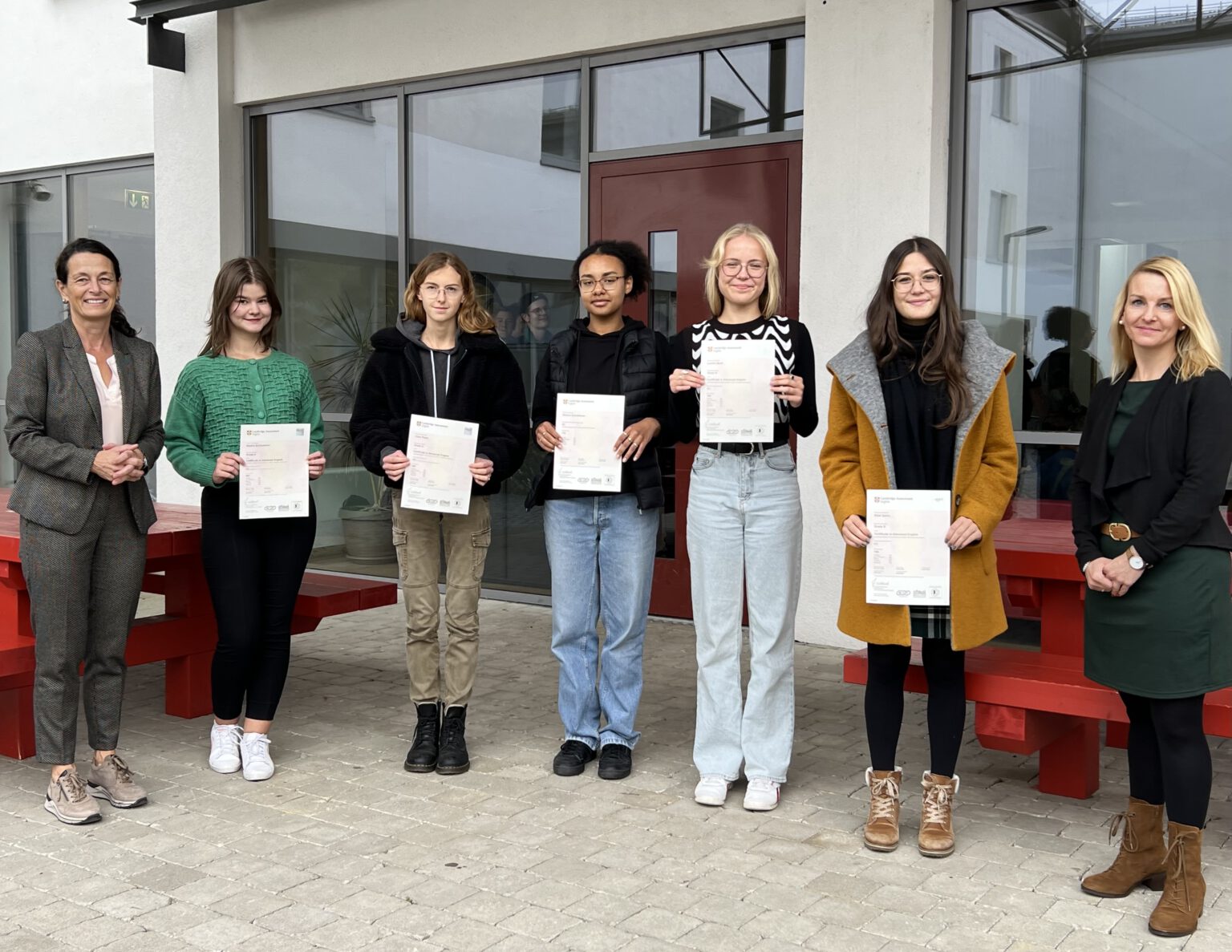 Überreichung Der CAE-Zertifikate An Schülerinnen Der Oberstufe – Donau ...